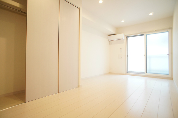 居室・リビング　7.6帖の洋室です