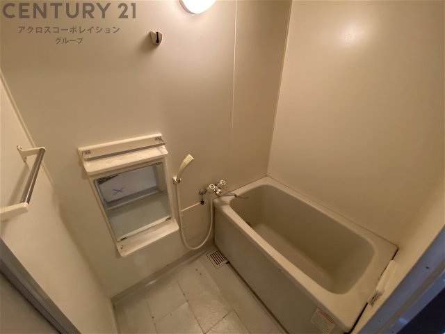 バス・シャワールーム　追い炊き機能付きで便利☆