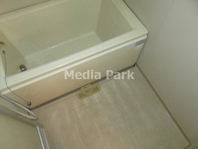 バス・シャワールーム　同物件別のお部屋の写真です。参考写真です。