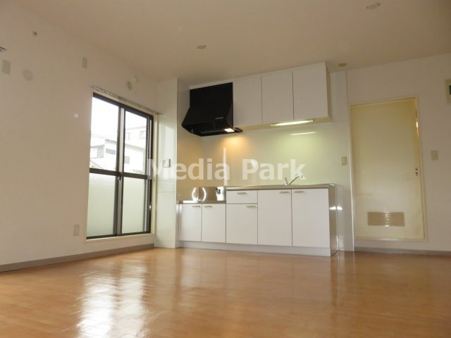 居室・リビング　同物件別のお部屋の写真です。参考写真です。