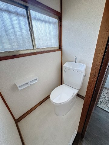 トイレ　※同建物ほかのお部屋の写真です。
