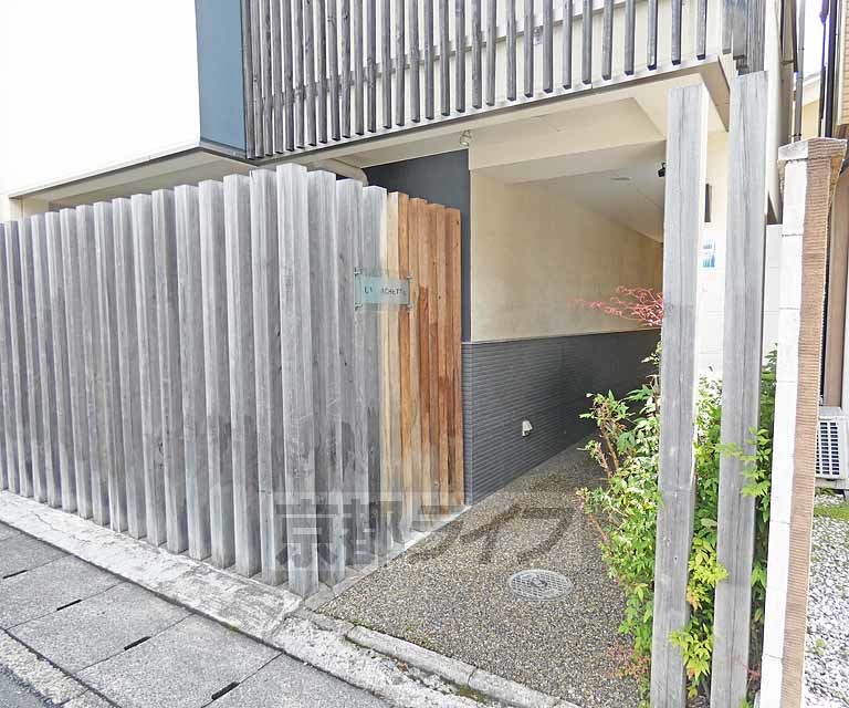 その他共有部分　建物入口です。