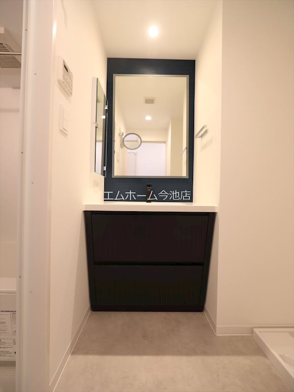 洗面設備　脱衣所　オシャレな独立洗面台