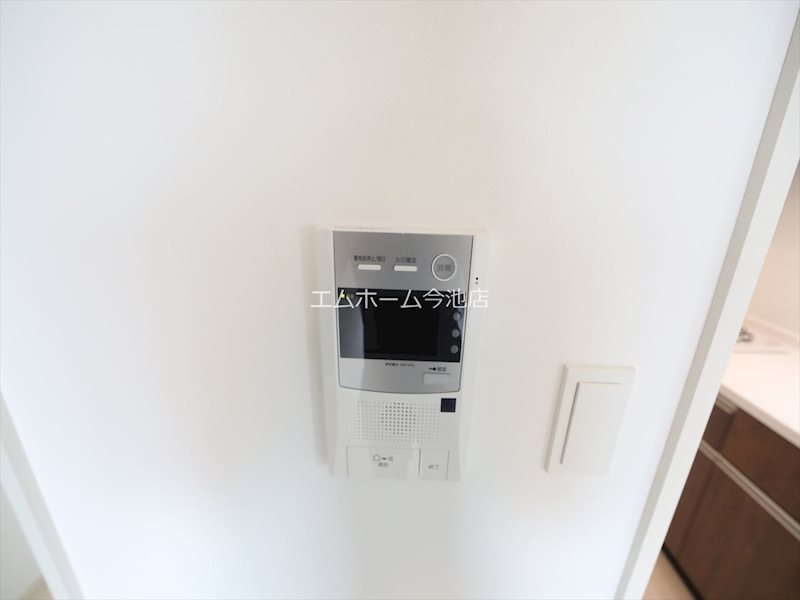 セキュリティ　TVモニター付きインターホン