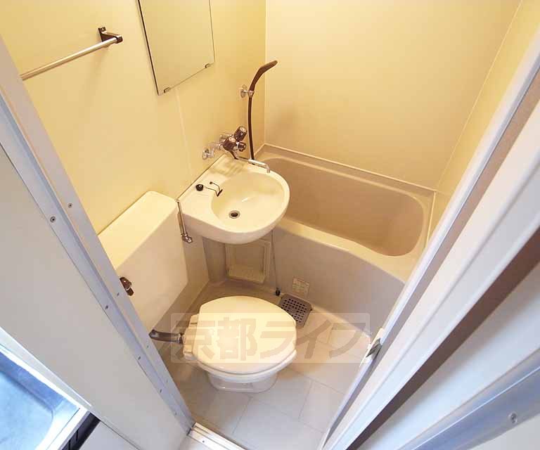 バス・シャワールーム　３点ユニットバスです