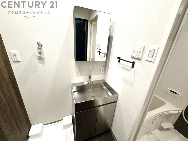 洗面設備　洗面所内に洗濯機置き場あります！