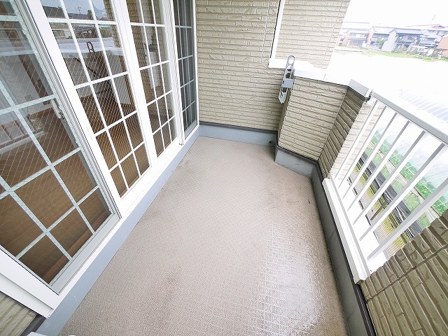 バルコニー　陽当たり良好なバルコニーです