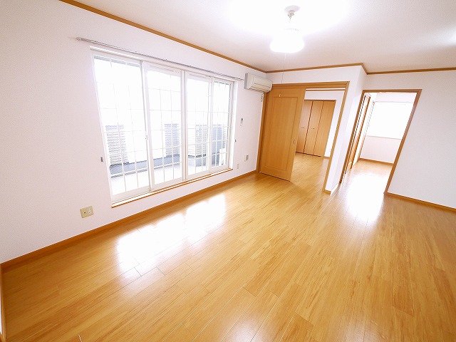 居室・リビング　ゆったり過ごせる居間です