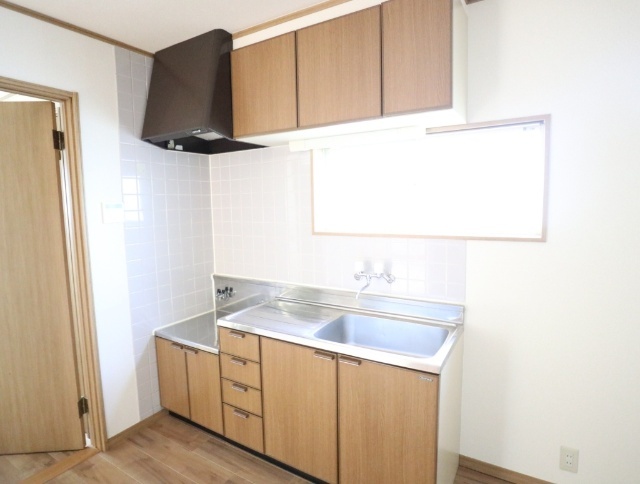 キッチン　※別号室の写真になります。
