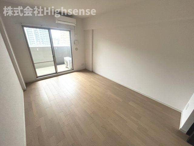 居室・リビング　落ち着いた色調の洋室です