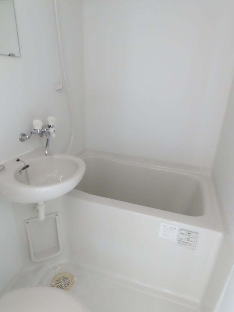 バス・シャワールーム　同物件他部屋の写真です