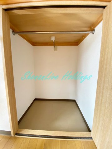 収納　ポール付きで使い勝手の良いクローゼット♪