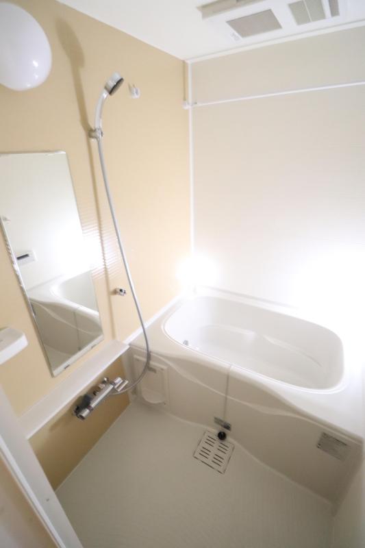 バス・シャワールーム　1　追い焚き、浴室乾燥機付バス