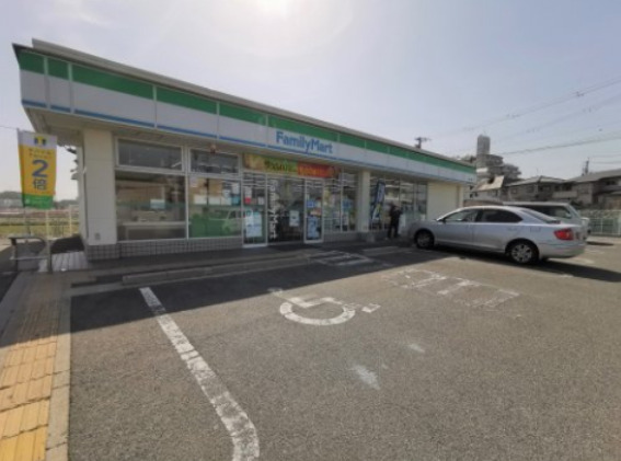 コンビニ　ファミリーマート 羽曳野誉田店（コンビニ）まで755m