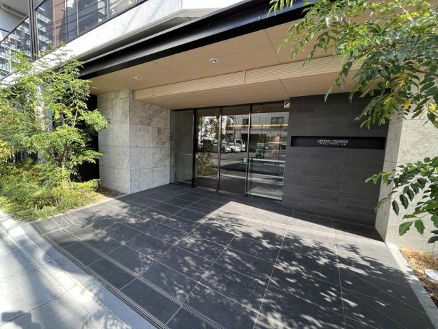 エントランス　落ち着いたエントランスです