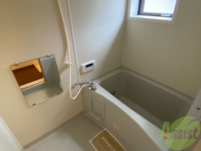 バス・シャワールーム　落ち着いたデザインの浴室。ゆったりできそうです。