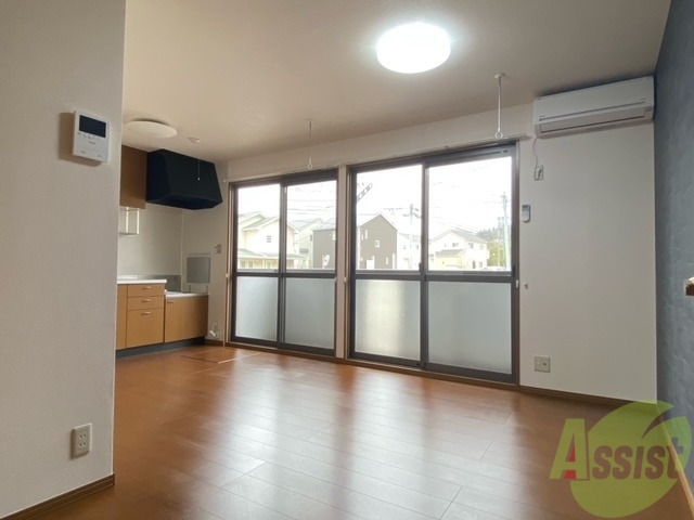 居室・リビング　１０．５帖のＬＤＫです。広々としてきれいですね。