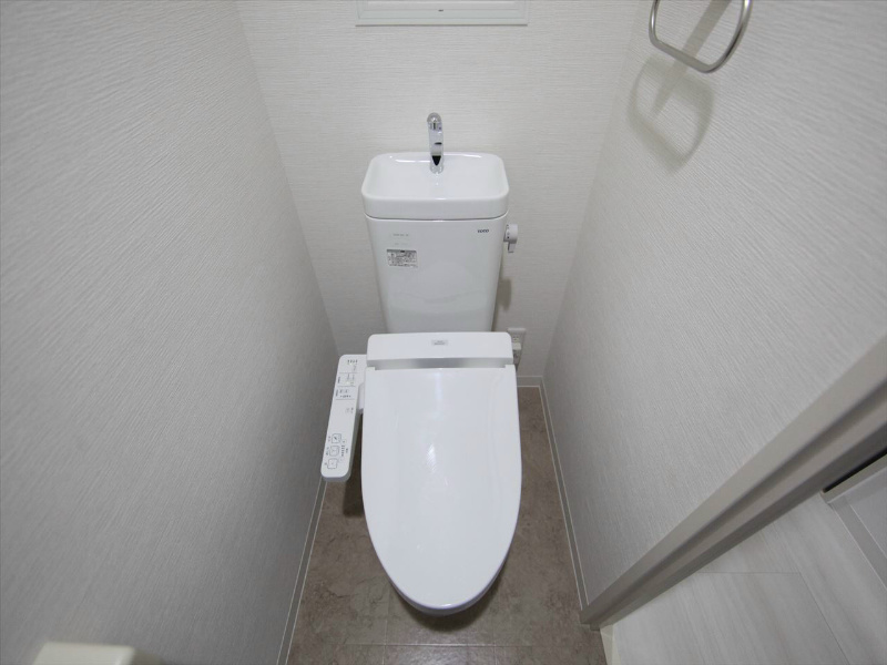 トイレ　温水洗浄暖房便座付トイレ