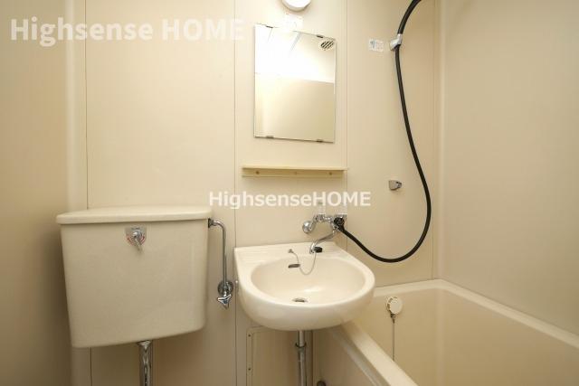 洗面設備　ゆったりとスペースのある洗面所