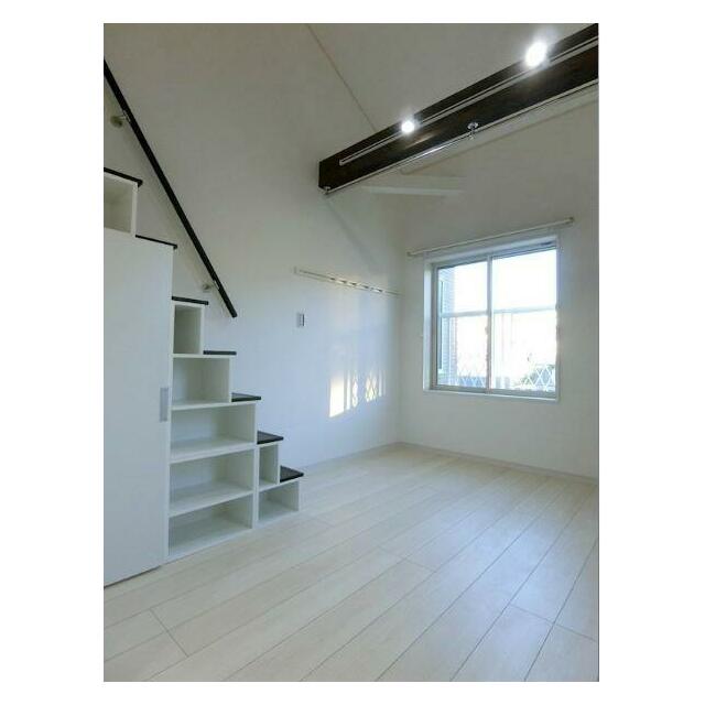 居室・リビング　天井が高く開放感があります！