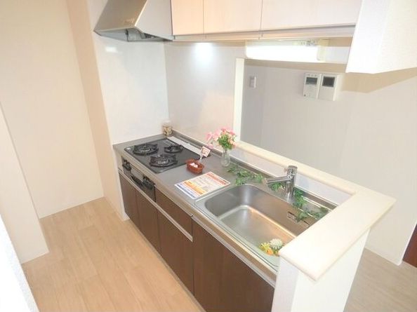 キッチン　対面式のシステムキッチンです♪