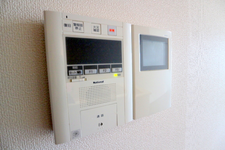 セキュリティ　モニター付きインターホンです♪