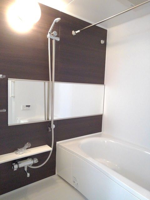 バス・シャワールーム　落ち着いた空間のお風呂です