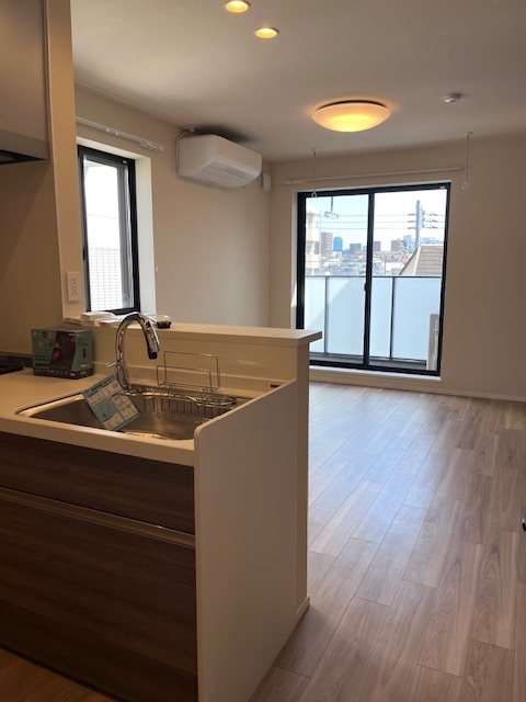 居室・リビング　2面採光の明るいリビング♪