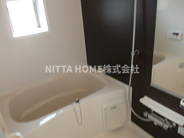 バス・シャワールーム　追炊き、浴室乾燥機付きのバスルームです☆彡