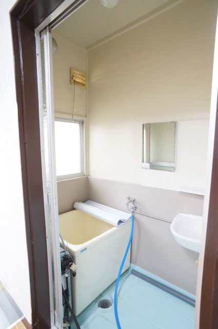 バス・シャワールーム　窓付きのバスルーム♪換気もできて気持ちいいですね♪