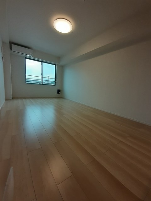 居室・リビング　2面採光のお部屋です。