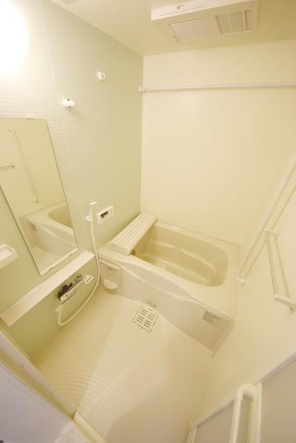 バス・シャワールーム　★追焚・浴室乾燥機付きのお風呂です★