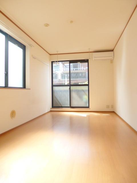 居室・リビング　角部屋2面採光