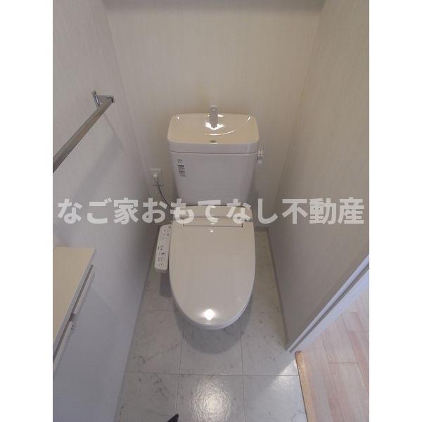 トイレ　※写真は別号室