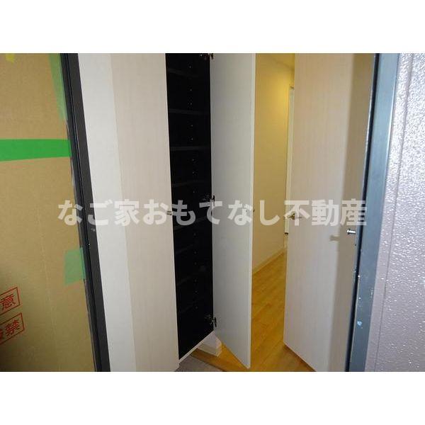 玄関　※写真は別号室