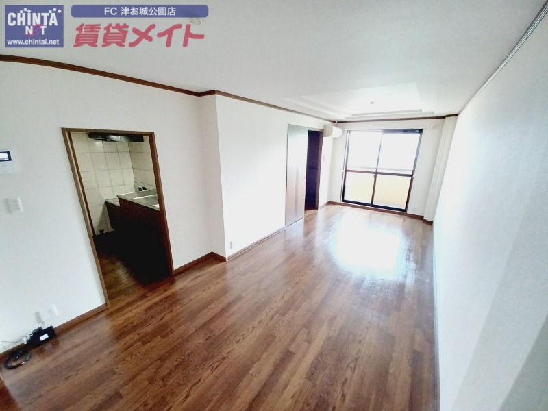 居室・リビング　同物件別室写真