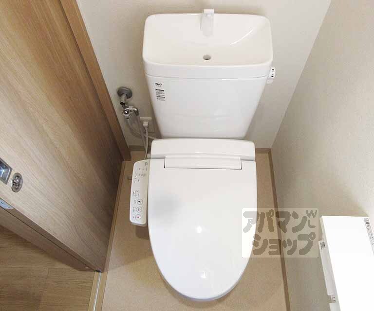 トイレ　勿論ウォシュレット付き