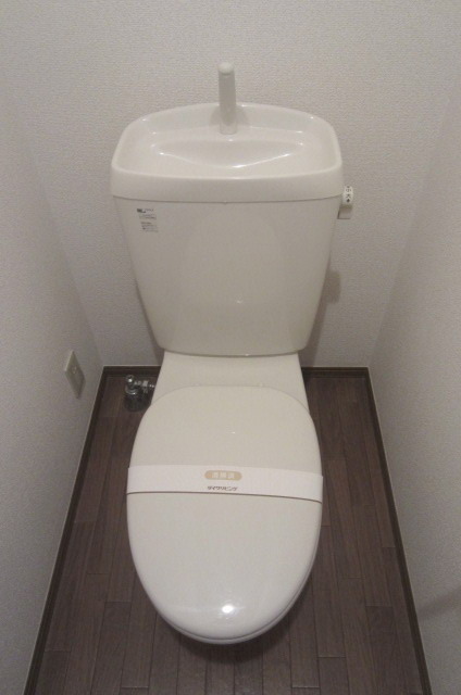 トイレ　清潔感のあるトイレですね。居心地良さそう。。