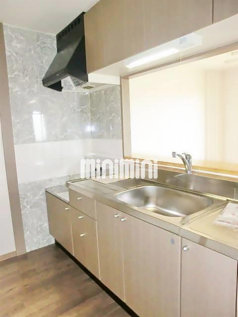 キッチン　収納スペースがたくさんあるのがうれしい対面式キッチン