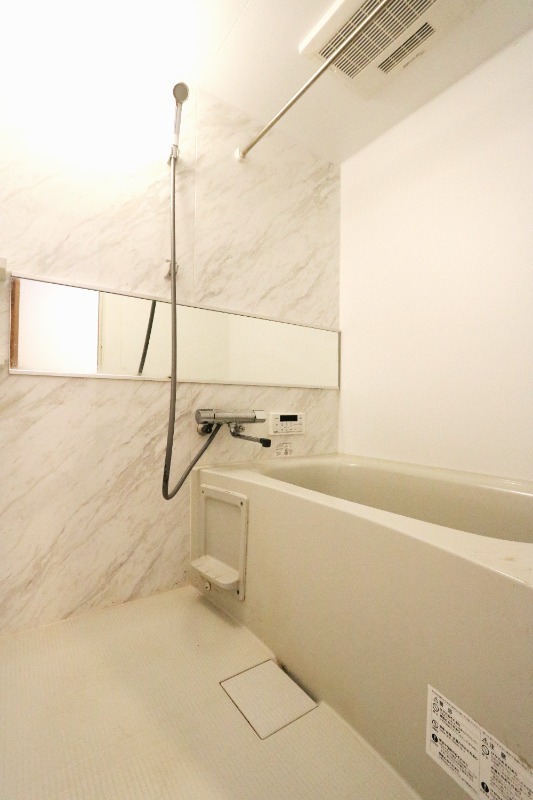 バス・シャワールーム　一日の疲れを癒しましょう。