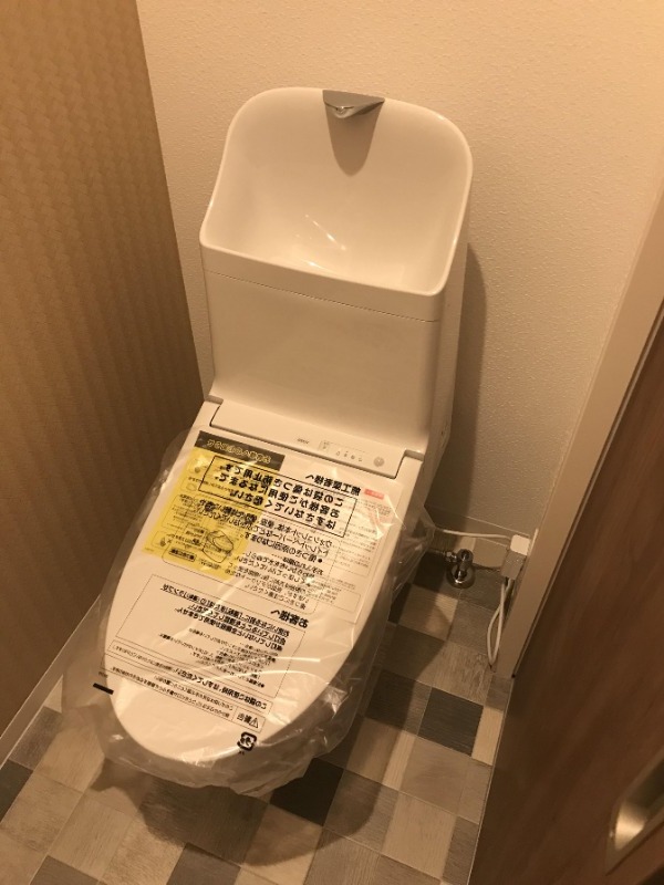 トイレ　バストイレ別です。