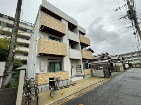 建物外観　人気の角部屋1K物件です！