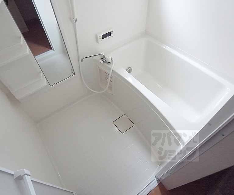 バス・シャワールーム　バスルームです。