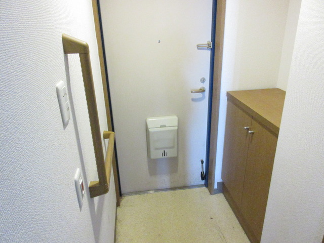 玄関　※代表的な内装写真を掲載しております。