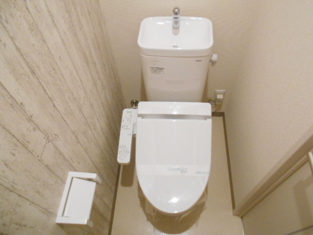 トイレ　温水洗浄便座