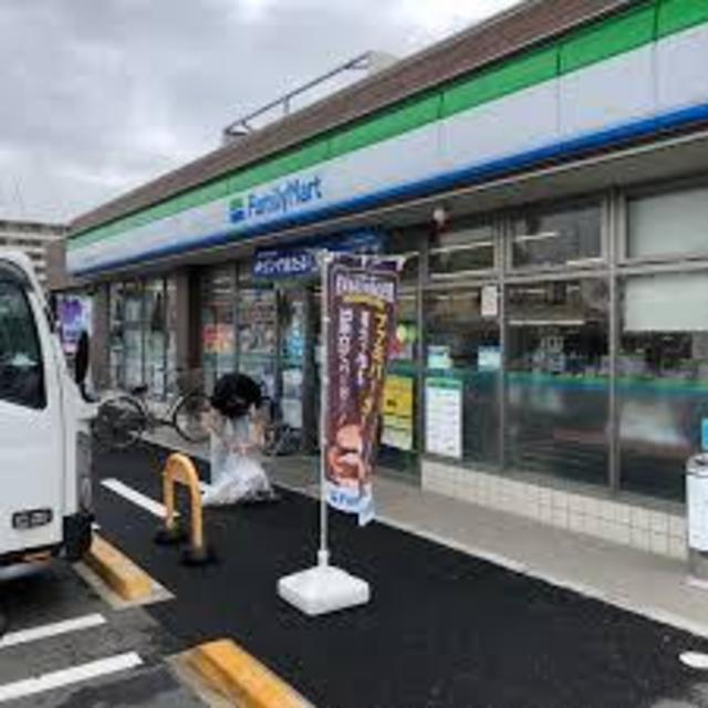コンビニ　ファミリーマート西加平一丁目店（コンビニ）まで400m
