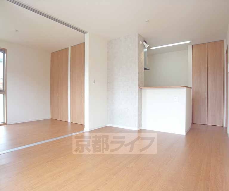 居室・リビング　明るいリビングです。