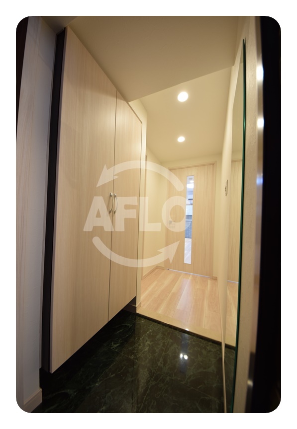 玄関　スプランディッド安土町　玄関