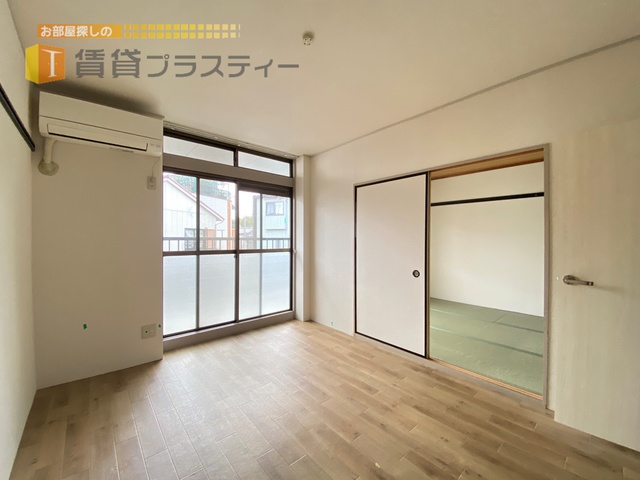 居室・リビング　シンプルで落ち着きのある居室