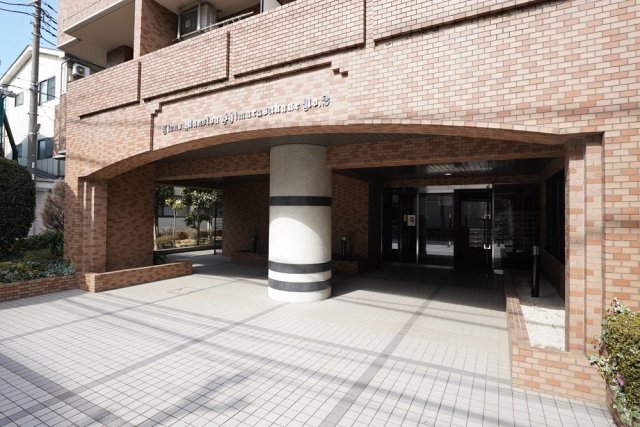 エントランス　ゆとりのあるエントランスです